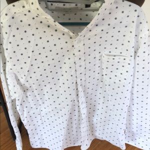 Long-sleeve men’s button down